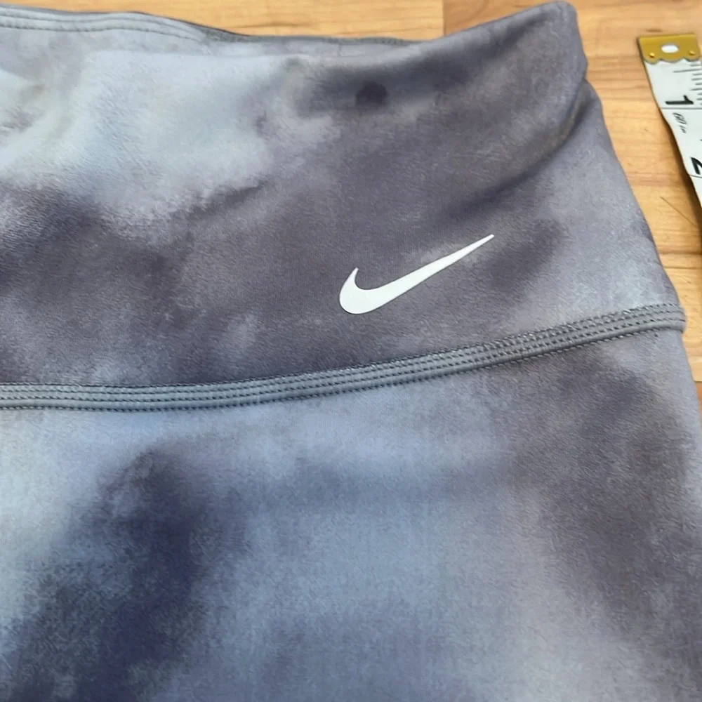 Nike Dri-Fit Icon Clash Gray Tie Die Women’s Athletic Bike Shorts - Small